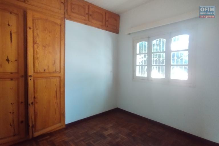 A vendre. Maison basse F4 sur 275 m2 de terrain &agrave; Alasoara