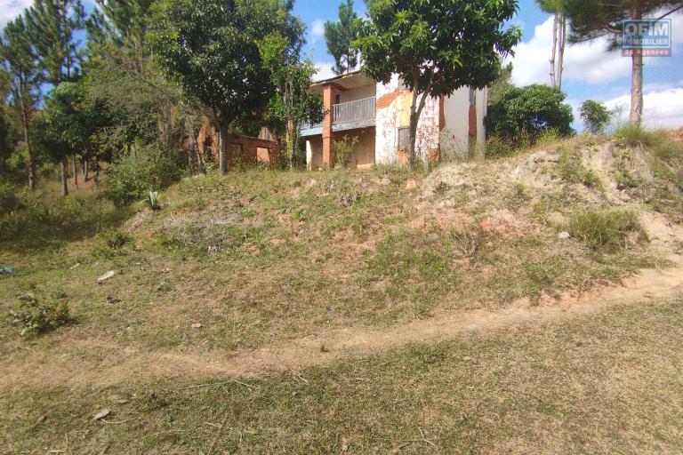 A vendre, grand terrain de 8194 m2 à 3 min de l'autoroute à Ambohimanga Antananarivo