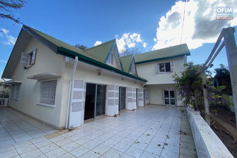 Une villa F6 tout près du Lycée Français à Ambatobe