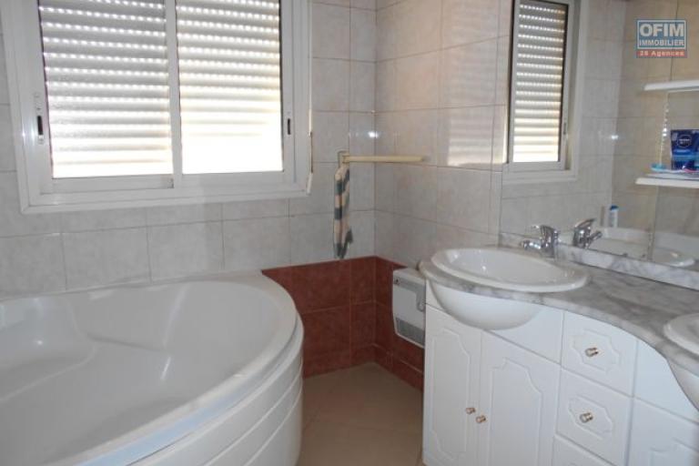 Un appartement T4 sécurisé à Ivandry