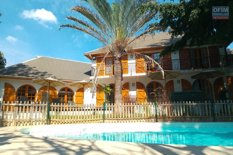 Une villa F6 de prestige meubl&eacute;e et &eacute;quip&eacute;e avec piscine &agrave; Androhibe ( lalaina@ofim.mg)