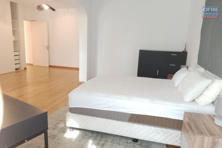Une villa F6 de prestige meubl&eacute;e et &eacute;quip&eacute;e avec piscine &agrave; Androhibe ( lalaina@ofim.mg)