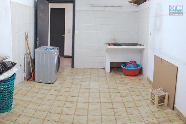 Une villa F6 de prestige meubl&eacute;e et &eacute;quip&eacute;e avec piscine &agrave; Androhibe ( lalaina@ofim.mg)