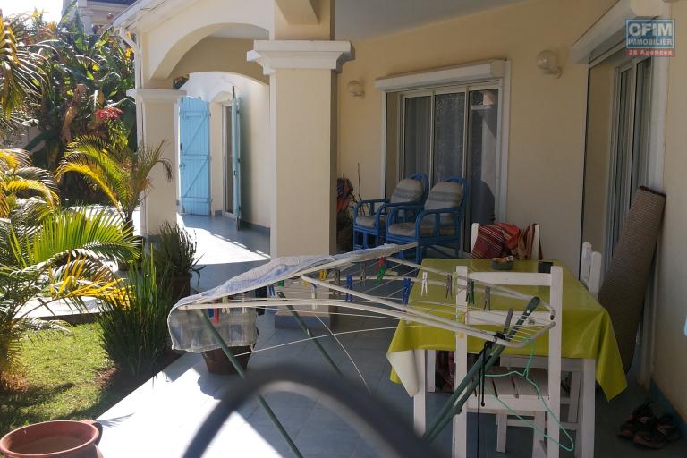 A louer une villa F6 avec piscine &agrave; 5mn &agrave; pied du Lyc&eacute;e Fran&ccedil;ais Ambatobe