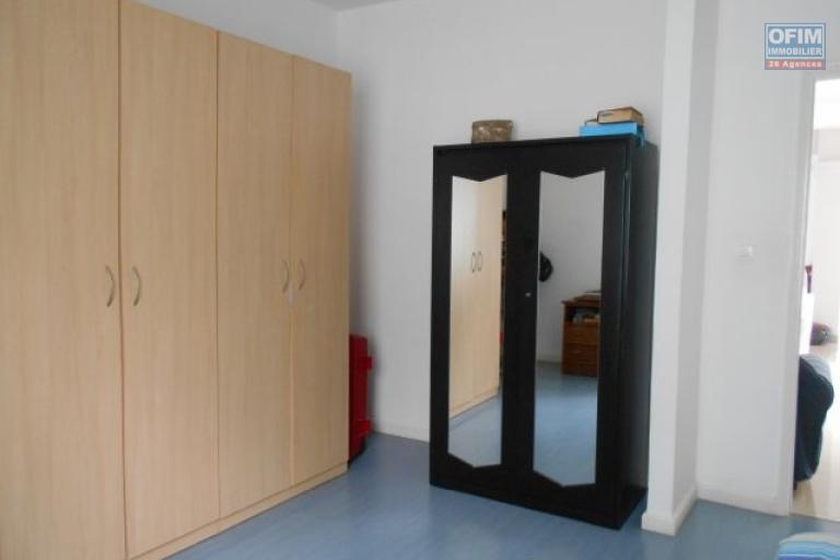 A louer une villa F6 semi meublée avec piscine à 5mn à pied du Lycée Français Ambatobe