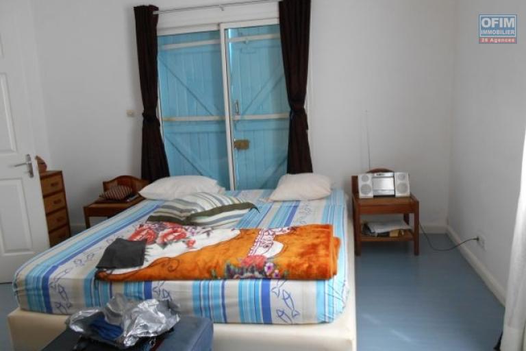 A louer une villa F6 avec piscine &agrave; 5mn &agrave; pied du Lyc&eacute;e Fran&ccedil;ais Ambatobe