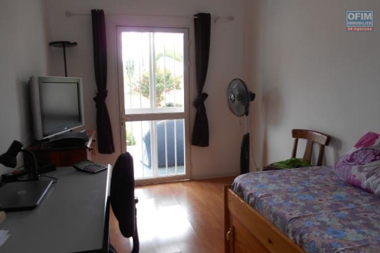 A louer une villa F6 avec piscine &agrave; 5mn &agrave; pied du Lyc&eacute;e Fran&ccedil;ais Ambatobe