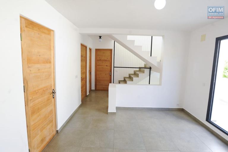 Vente d'une villa F4 neuve d'architecture moderne sur un terrain de 1 259 m2 &agrave; Ilafy Antsapandrano