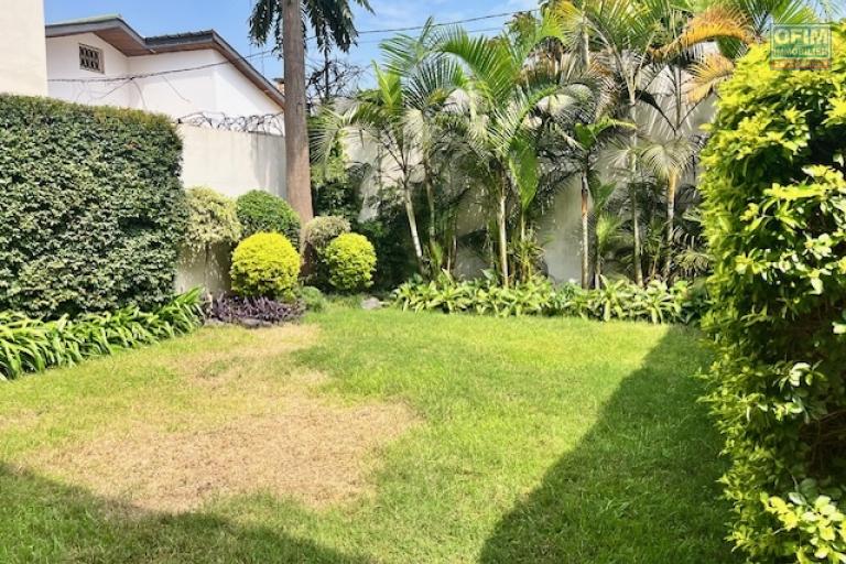 Une villa F3 meubl&eacute;e &agrave; Mahatony Tsarasaotra