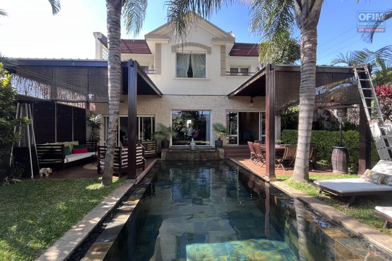 Une ville F4 meublée de prestige avec piscine à Ivandry
