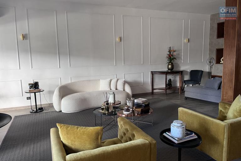 Une ville F4 meublée de prestige avec piscine à Ivandry