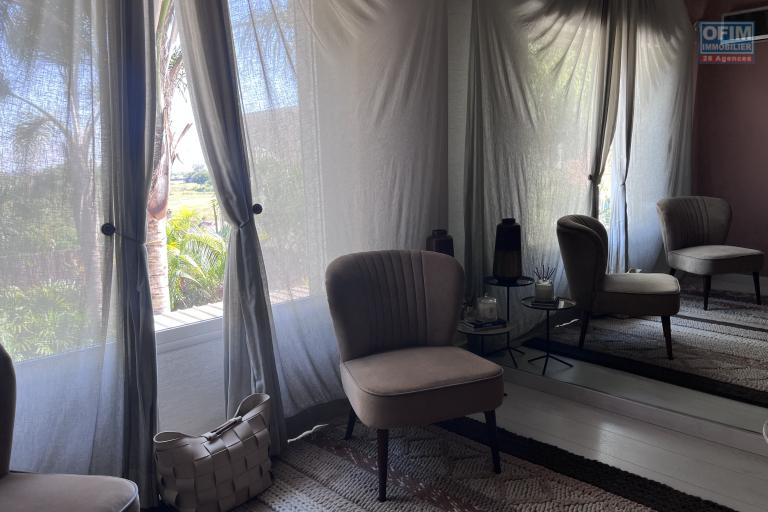 Une ville F4 meublée de prestige avec piscine à Ivandry