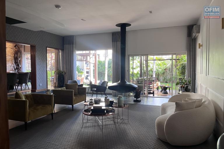 Une ville F4 meublée de prestige avec piscine à Ivandry