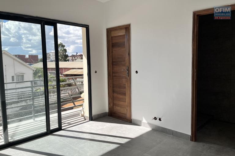Vente des appartements T3 neufs proche des commodités à Talatamaty