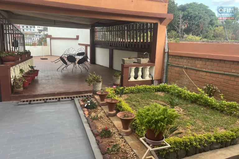À LOUER – Coquette Villa Meublée à Ambolokandrina