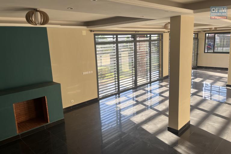 Une maison F6 avec jardin aménagé à 4mn de la route principale sur By Pass