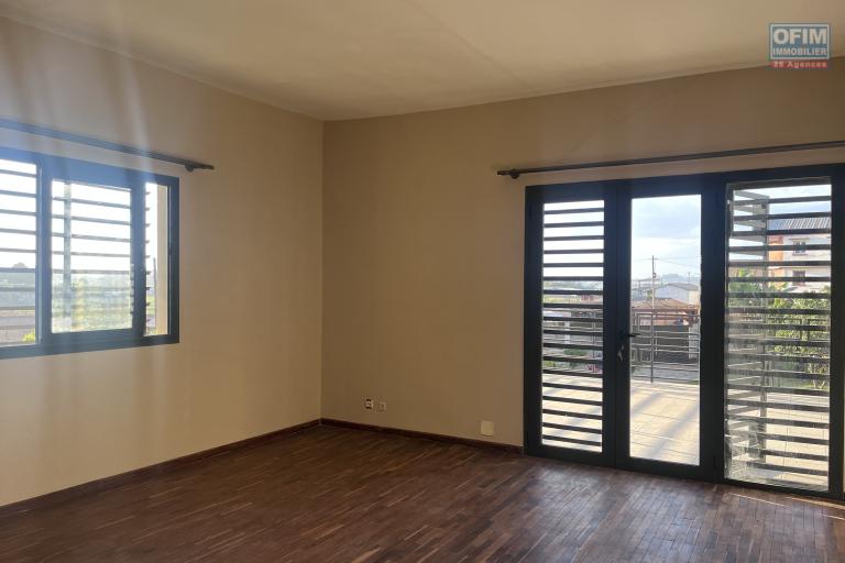 Une maison F6 avec jardin aménagé à 4mn de la route principale sur By Pass