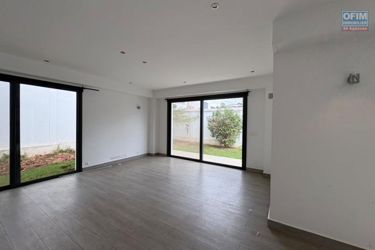 A réserver dès maintenant une villa F4 dans une petite résidence sécurisée à Mahatony Ivandry