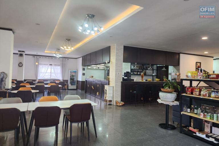 A vendre complexe immobilier restaurant, hôtel, usine, bureaux à fort potentiel commercial à Talatamaty, bord de route principale et proximité immédiate de la nouvelle rocade de l'Aéroport intérnational Ivato