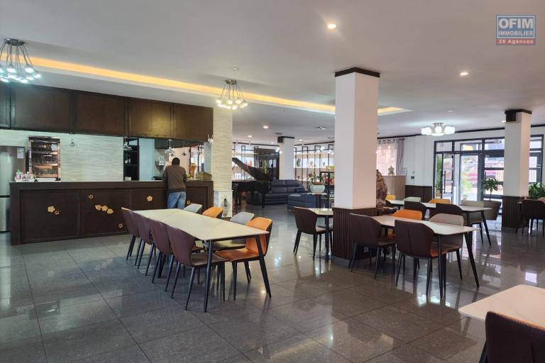 A vendre complexe immobilier restaurant, hôtel, usine, bureaux à fort potentiel commercial à Talatamaty, bord de route principale et proximité immédiate de la nouvelle rocade de l'Aéroport intérnational Ivato