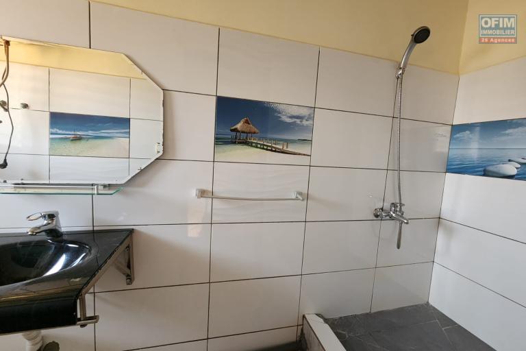 A louer un appartement en duplex de type T3 à Mandrosoa Ivato