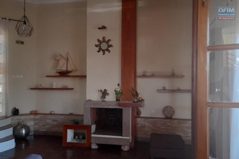 Une villa F5 meublée dans une petite residence avec piscine à Mandrosoa Ivato