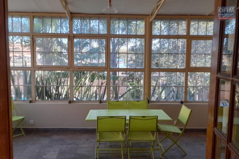 Une villa F5 meublée dans une petite residence avec piscine à Mandrosoa Ivato