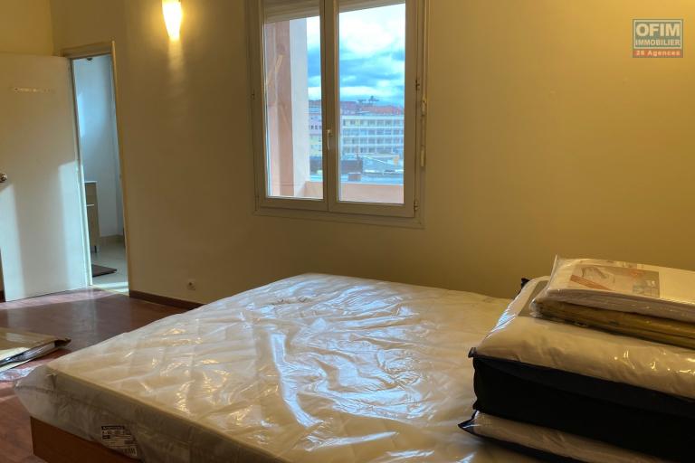 A louer un appartement T3 meublé et sécurisé à Antsahavola