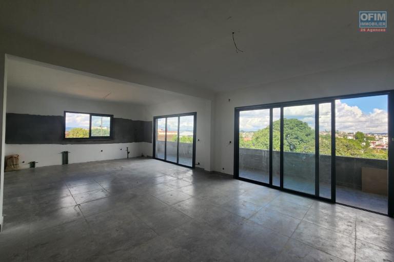 A vendre un appartement de standing d'exception au 3eme étage d'un immeuble flambant neuf avec ascenseur situé à Talatamaty