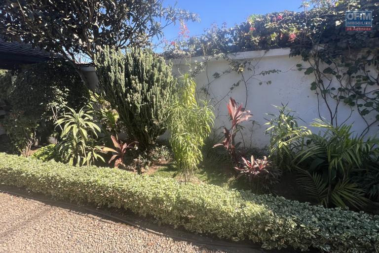 A vendre charmante maison avec grand jardin à Amborompotsy