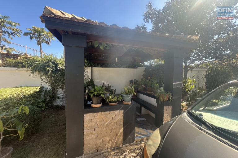 A vendre charmante maison avec grand jardin à Amborompotsy