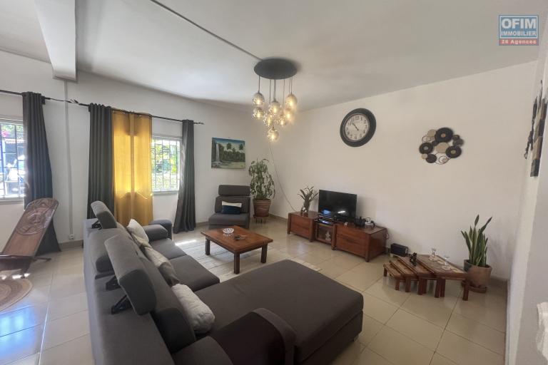 A vendre charmante maison avec grand jardin à Amborompotsy