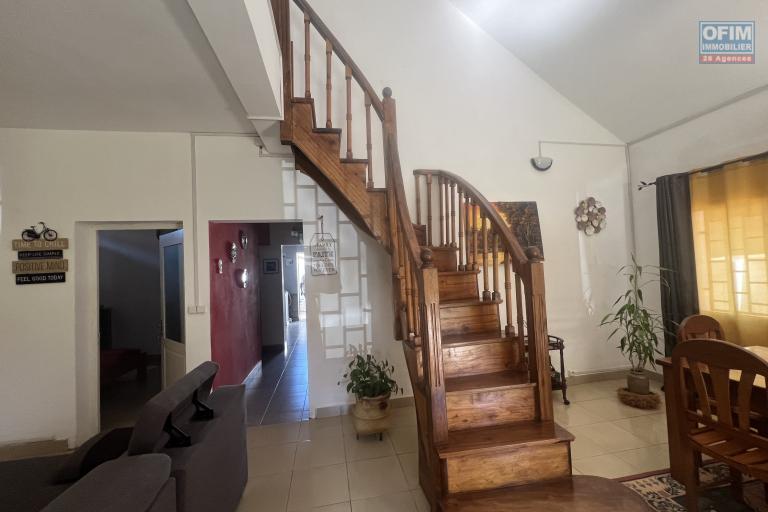 A vendre charmante maison avec grand jardin à Amborompotsy