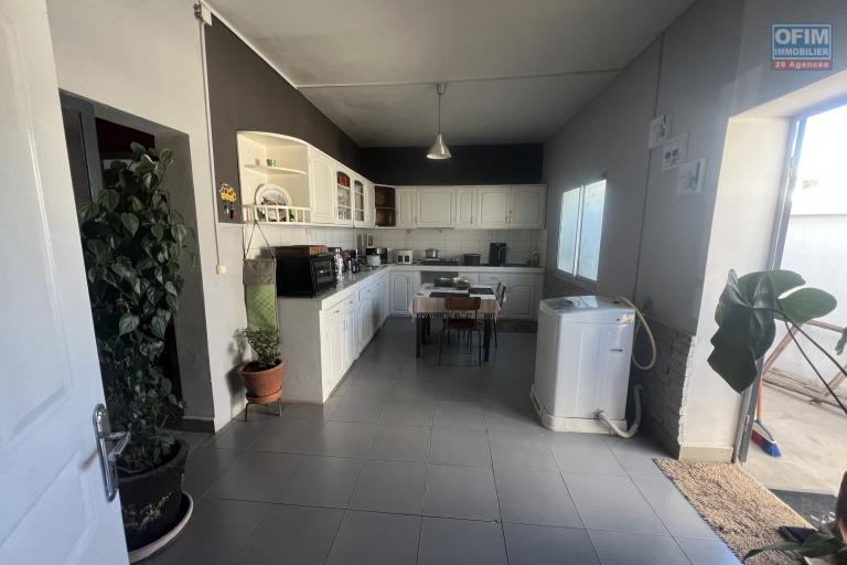 A vendre charmante maison avec grand jardin à Amborompotsy