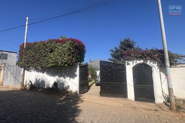 A vendre charmante maison avec grand jardin à Amborompotsy