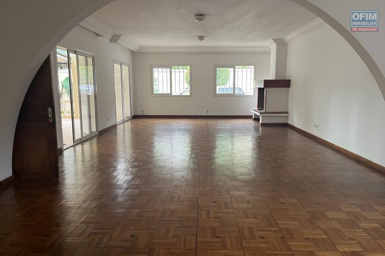 Une villa F5 tout pr&egrave;s du Lyc&eacute;e Fran&ccedil;ais &agrave; Ambatobe