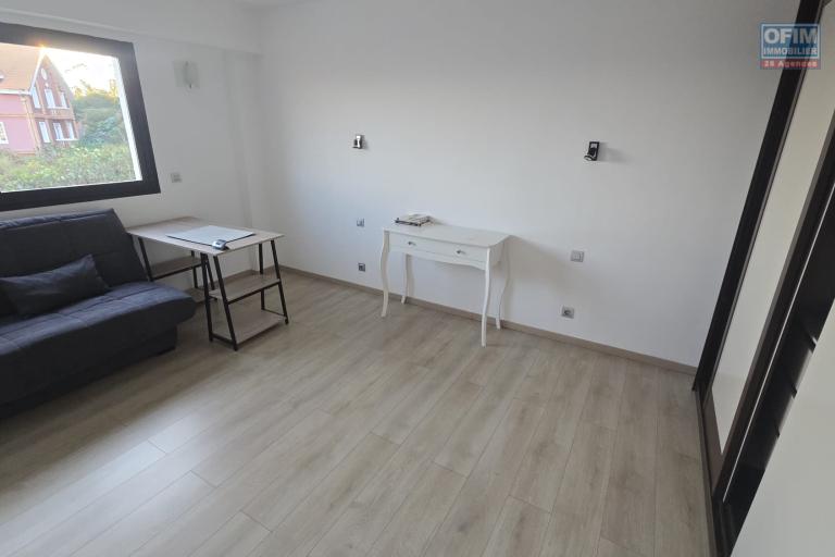 Un appartement T3 meublé sécurisé sur la haute ville à Ambohipotsy