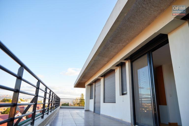 A louer un appartement T3 avec une vue sur massay Ivandry
