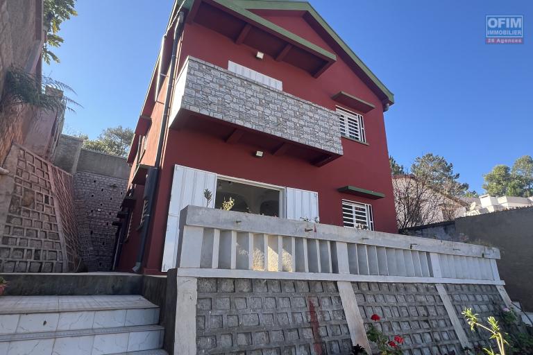 À LOUER – Villa neuve en duplex à Imerimanjaka Ambohijanaka