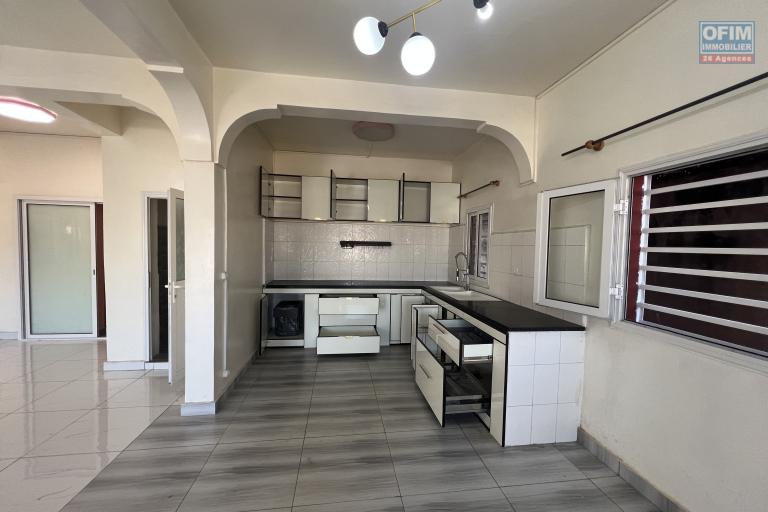 À LOUER – Villa neuve en duplex à Imerimanjaka Ambohijanaka