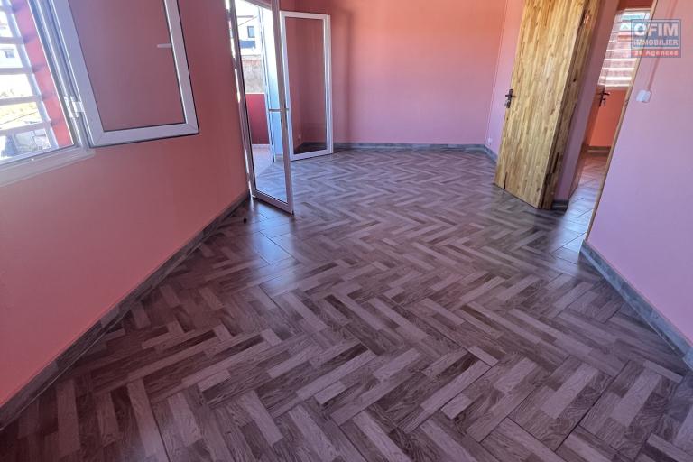 À LOUER – Villa neuve en duplex à Imerimanjaka Ambohijanaka