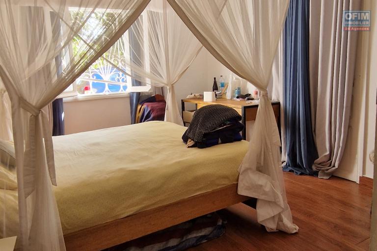 Une villa basse F4 avec jardin arboré à Analamahitsy