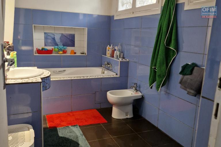 Une villa basse F4 avec jardin arboré à Analamahitsy