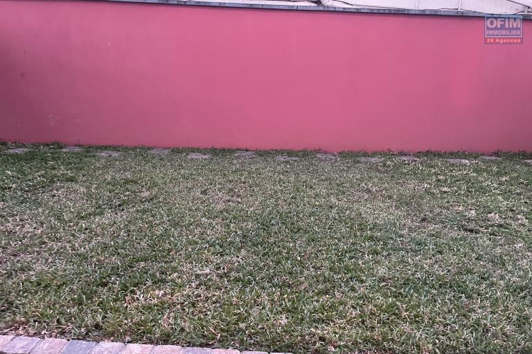Un appartement T2 meublé sécurisé au rez de jardin à Ivandry