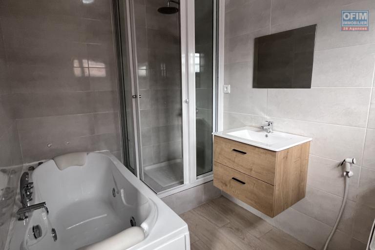 Trois grands appartements T5 neufs et lumineux à Mahazoarivo