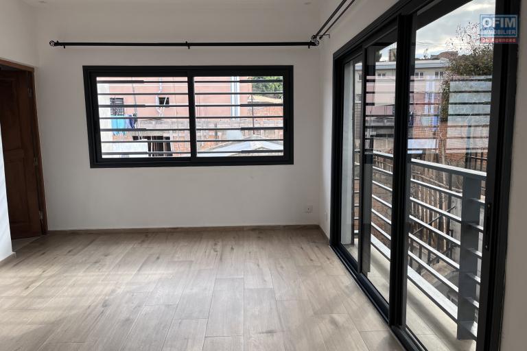 Trois grands appartements T5 neufs et lumineux à Mahazoarivo