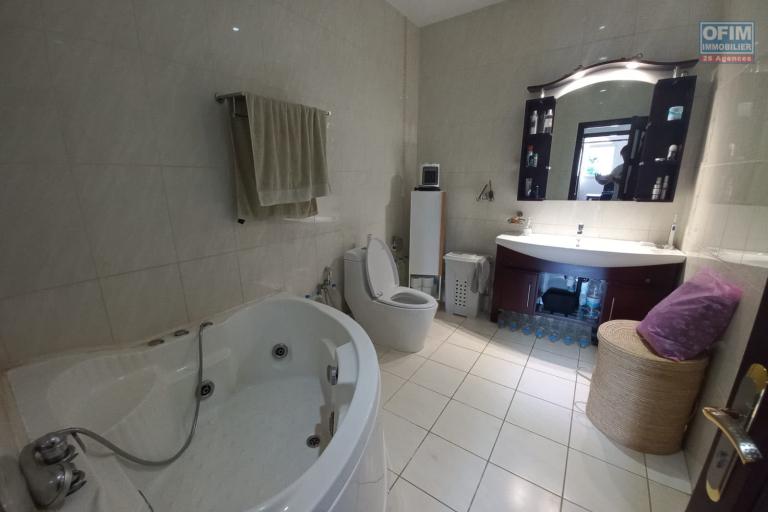 A réserver pour Septembre un appartement T3 meublé dans une résidence sécurisée à Ambatobe