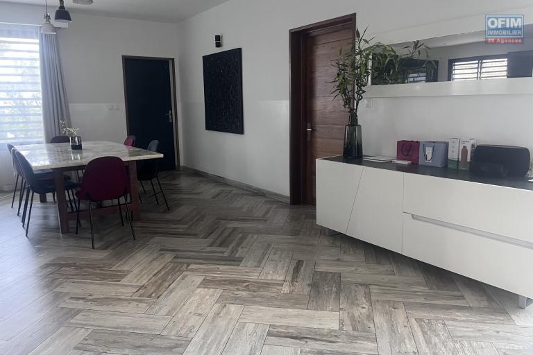 Une villa F6 meublée de standing à Iavoloha Mandrimena
