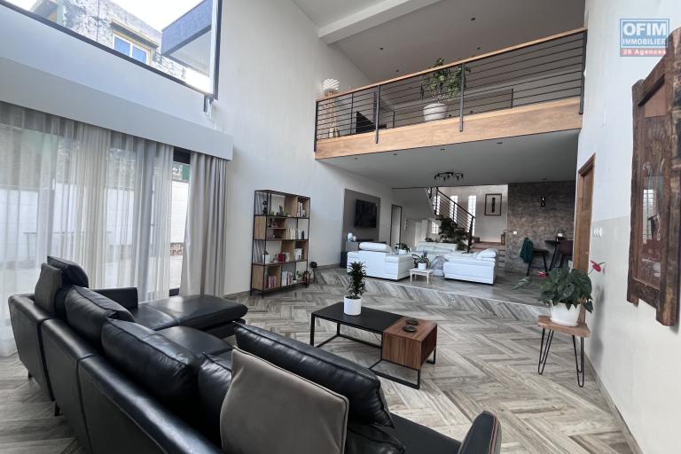 Vente d'une villa F6 meublée de standing à Iavoloha Mandrimena