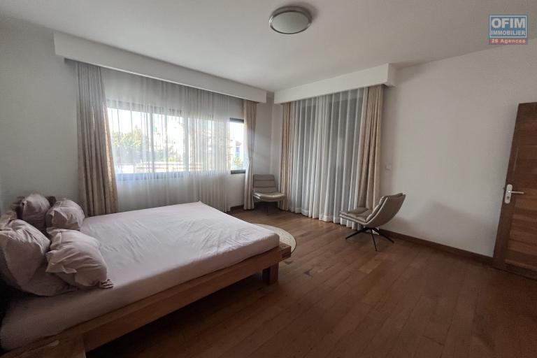 Vente d'une villa F6 meublée de standing à Iavoloha Mandrimena